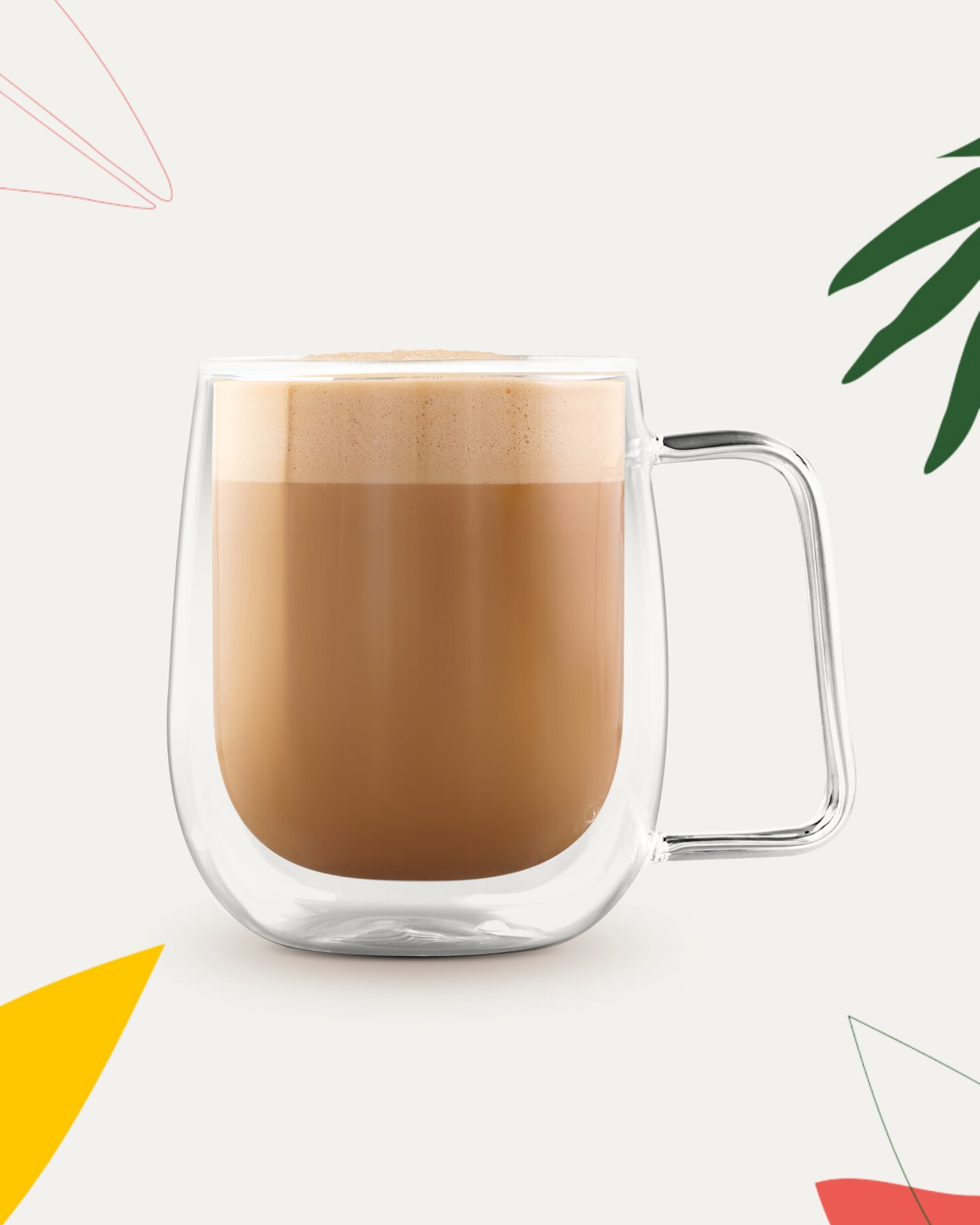 tak met bladeren naast een kop koffie met melk en een sachet