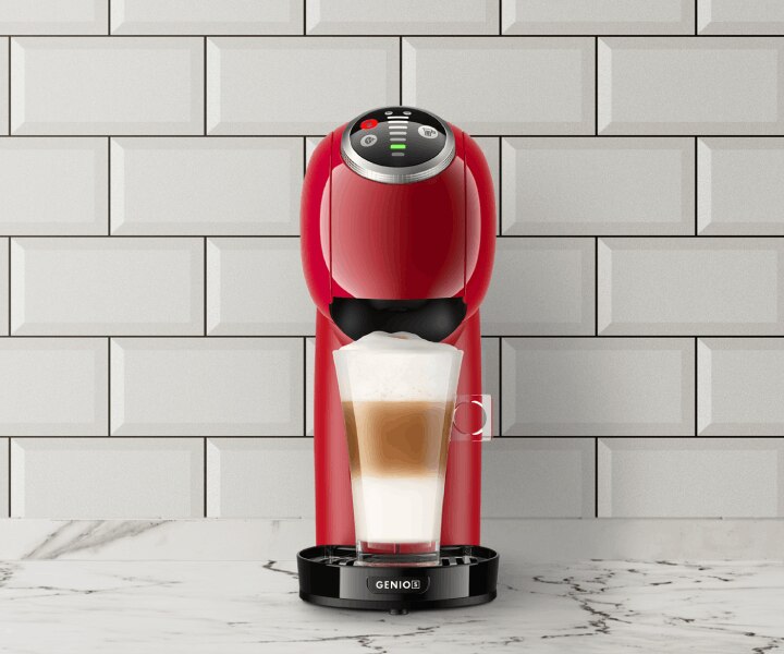 NESCAF&Eacute; Dolce Gusto Genio S Plus Rood Automatisch Van Krups&reg; koffiemachine - close up