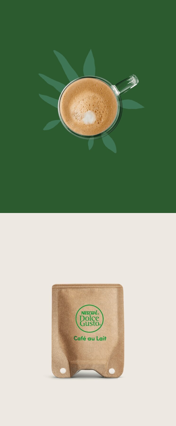 tak met bladeren naast een kop koffie met melk en een sachet